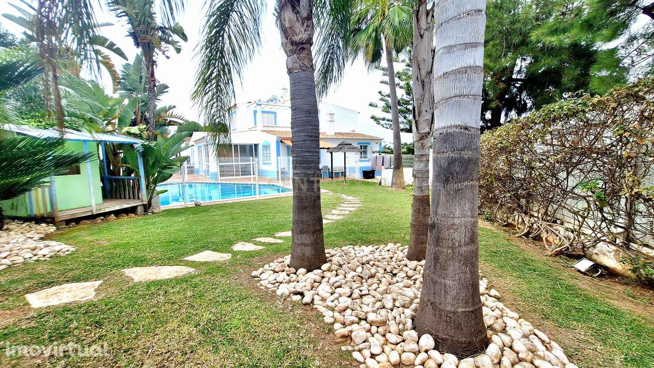 Moradia isolada com 4 quartos na Quinta dos Álamos - Guia - Grande imagem: 2/40