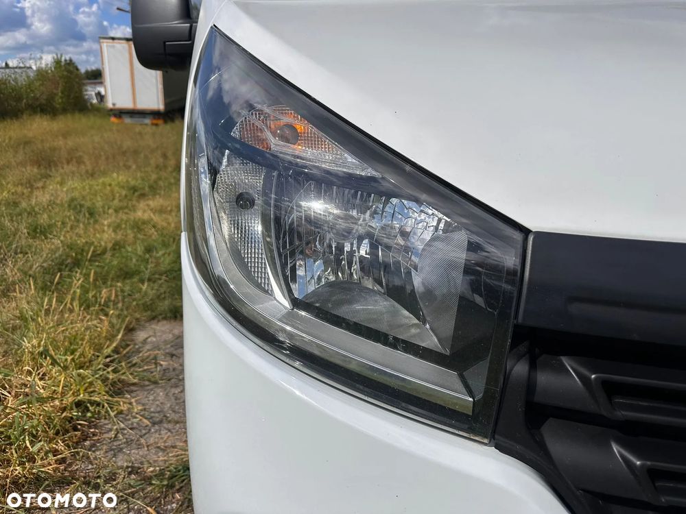 Renault Trafic L1H1 1.6 diesel 145kM, manual, 2019 rok BAGAŻNIK DACHOWY THULE, KAMERA COFANIA, HAK, CZUJNIKI PARKOWANIA, ORGINALNY PRZEBIEG! - 17