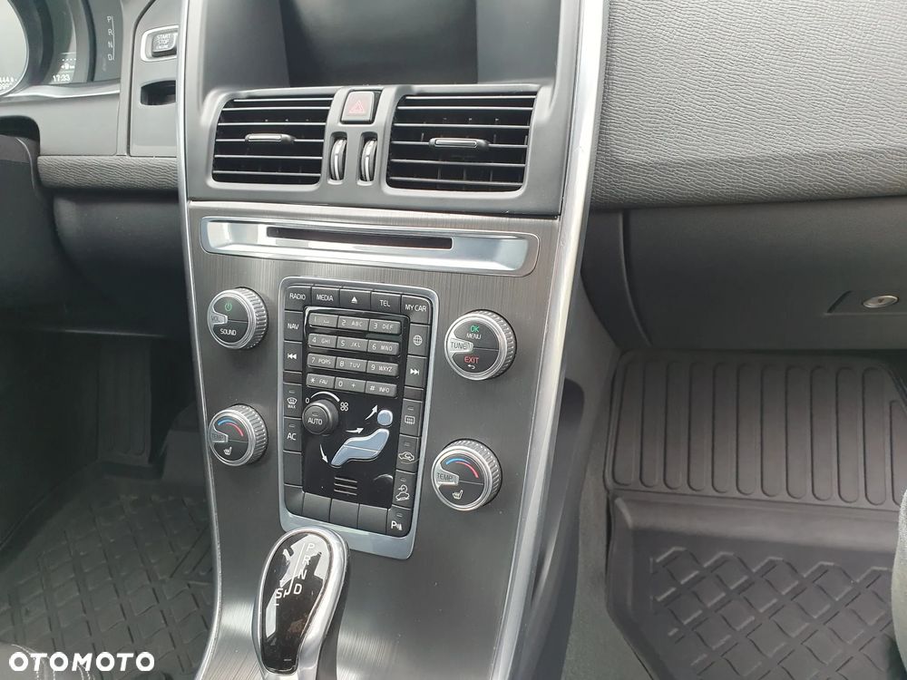 Volvo XC 60 D4 AWD Base - 27