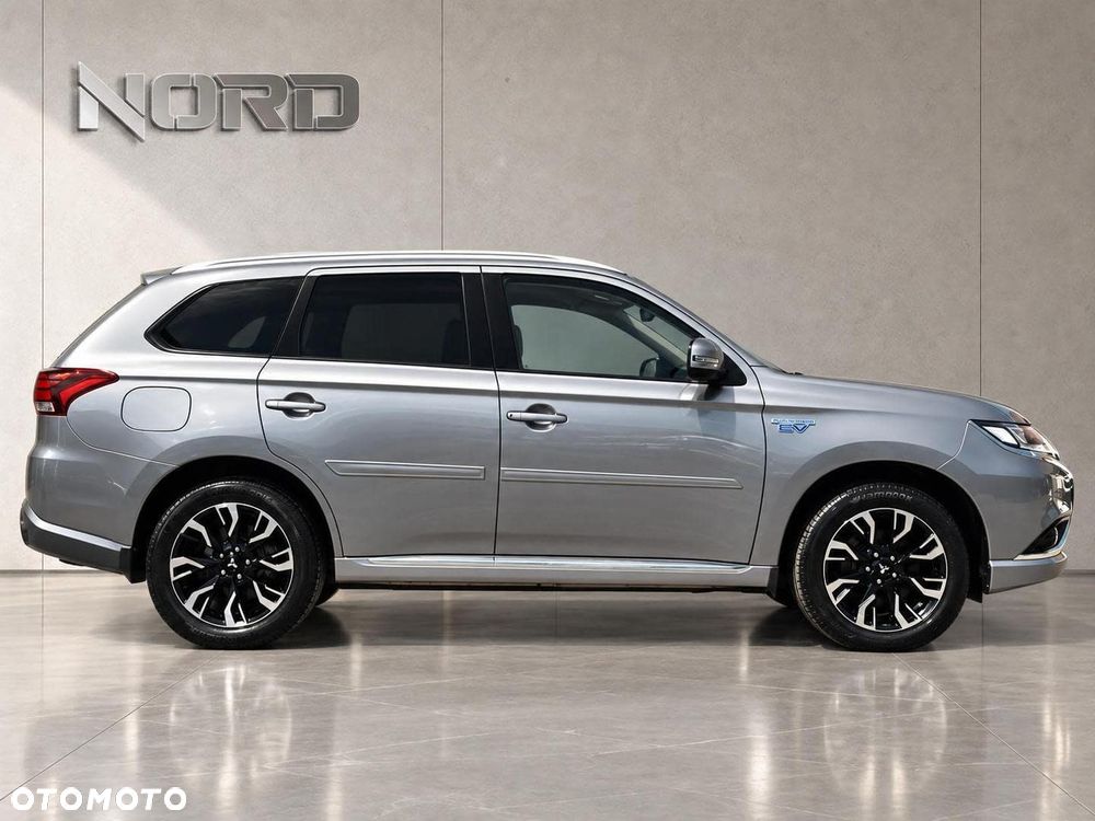Mitsubishi Outlander 2018 photo 2