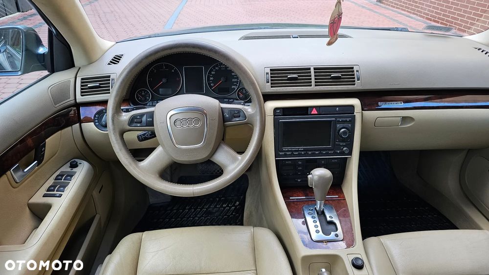 Audi A4 Limousine - 36