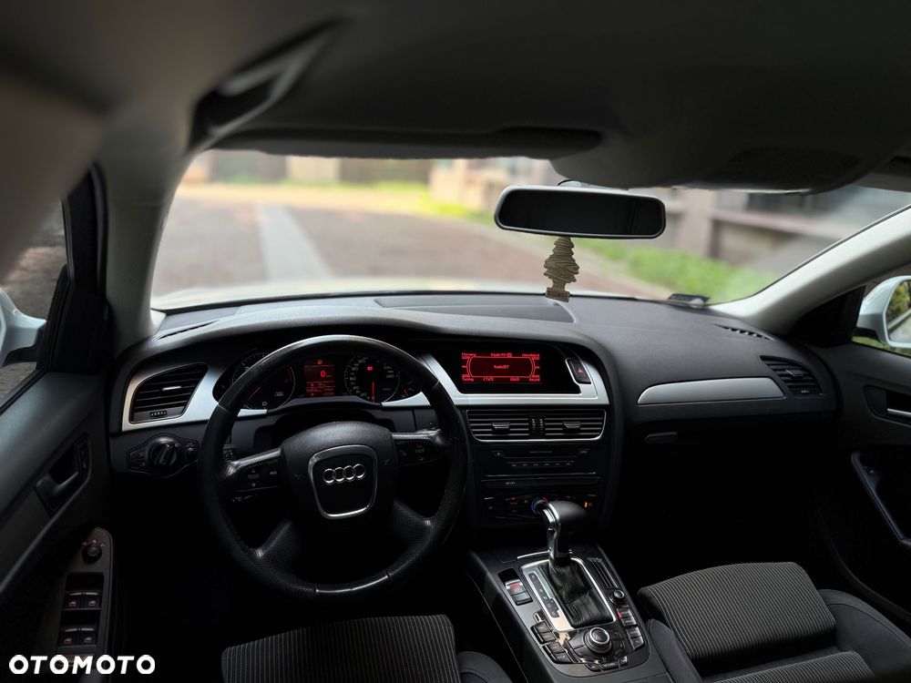 Audi A4 Limousine - 16