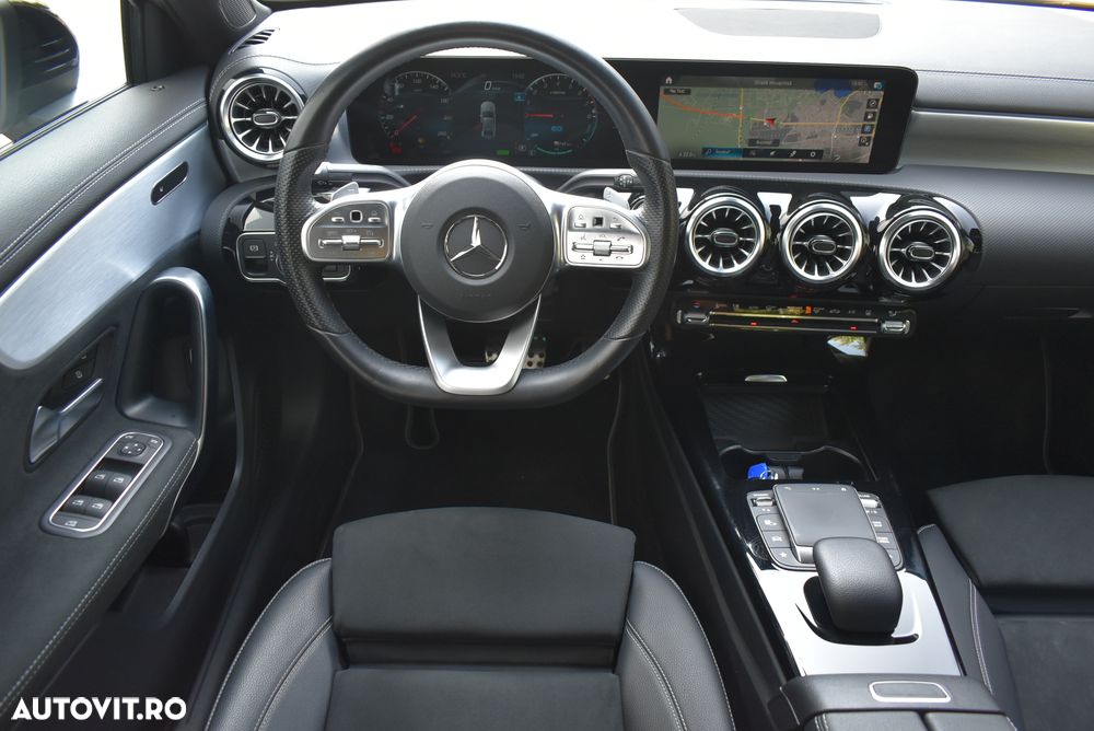 Mercedes-Benz A 250 e 8G-DCT AMG Line - 14