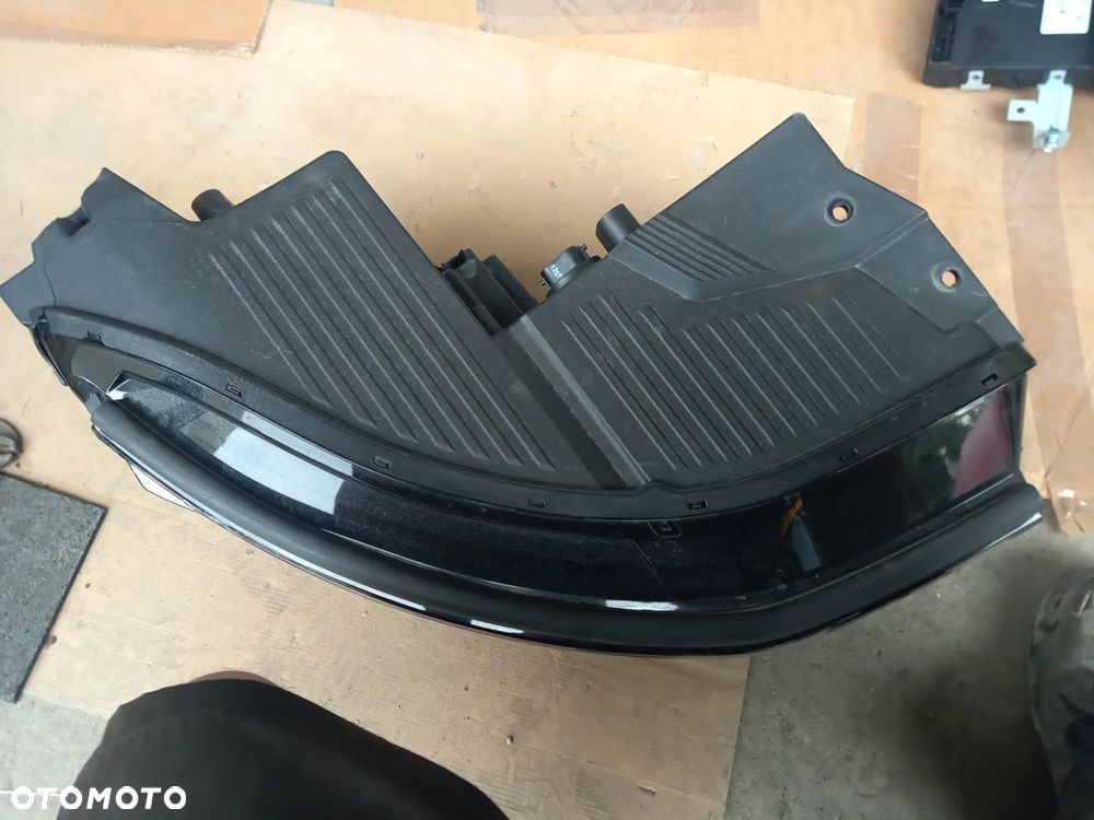 LAMPA PRZÓD  PRAWA HYUNDAI IONIQ V 5 - 2