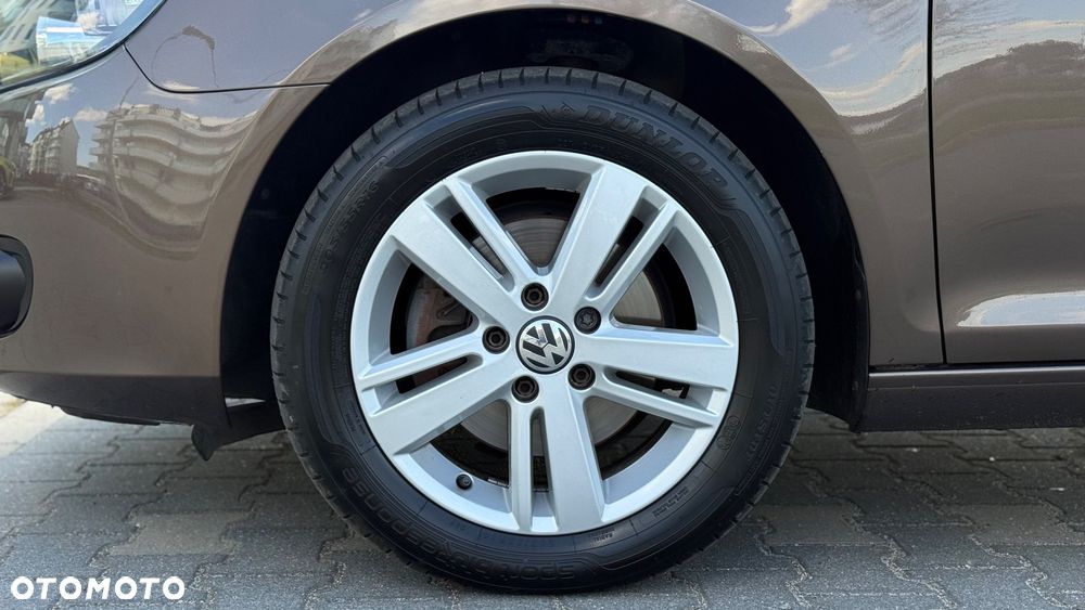 Volkswagen Golf 1.6 TDI DPF MATCH - 8