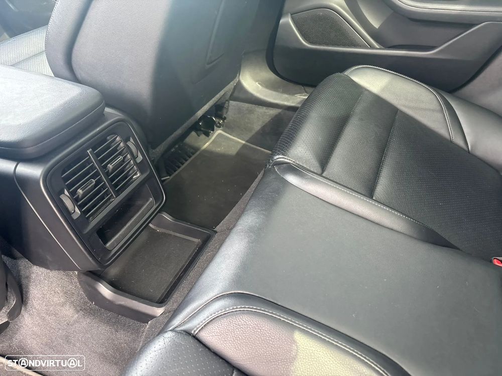 Porsche Taycan Cross Turismo 4 - 19