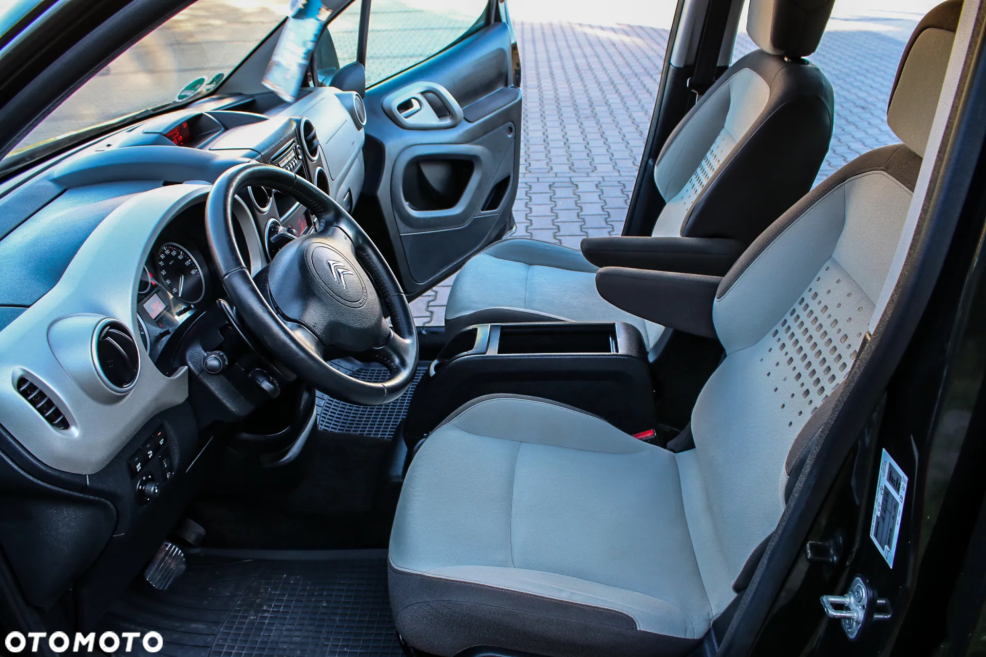 Citroën Berlingo Multispace e-HDi 90 FAP EGS6 Exclusive - 32