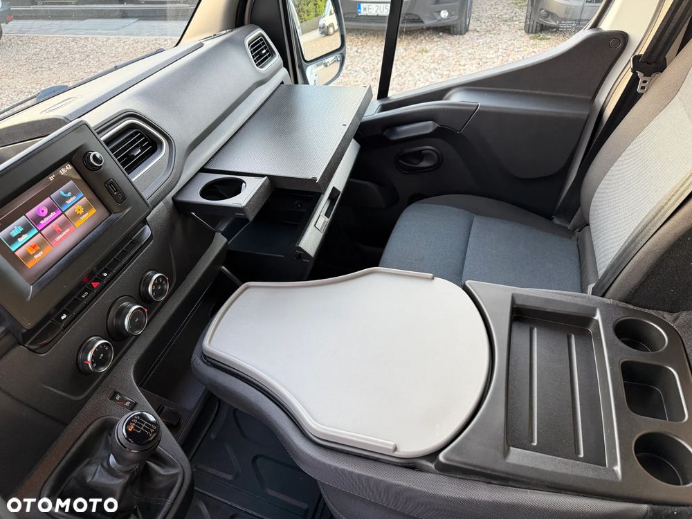 Renault MASTER L3H2 MAXI WZMOCNIONY Zawieszenie poduszki pneumatyczne! MOCNY SILNIK 2.3DCI Rozrząd na ŁAŃCUCHU, Pełna zabudowa paki, Zawiasy drzwi tył 270' DMC3.5t Duża ładowność 1228Kg, HAK 2.5t, Homologacja VAT-1, Parktroniki, Minibar, Stolik EasyLife, Lustro WideView, Oświetlenie LED, Nawigacja, Tempomat, Halogeny, Pakiet Chrom Design, Szare wnętrze, Pełen SERWIS ASO RENAULT!! - 9
