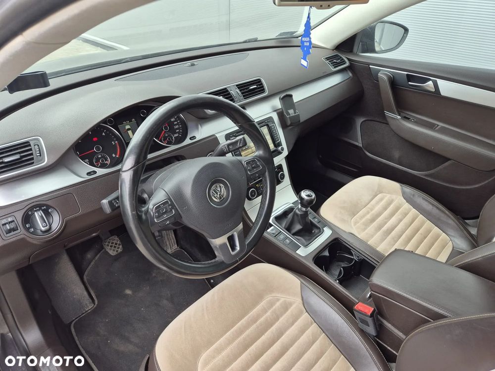 Volkswagen Passat 2.0 TDI Comfortline - 5