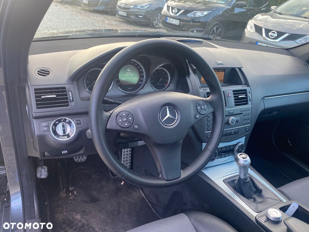 Mercedes-Benz Klasa C 180 CGI BlueEFFICIENCY Avantgarde - 26