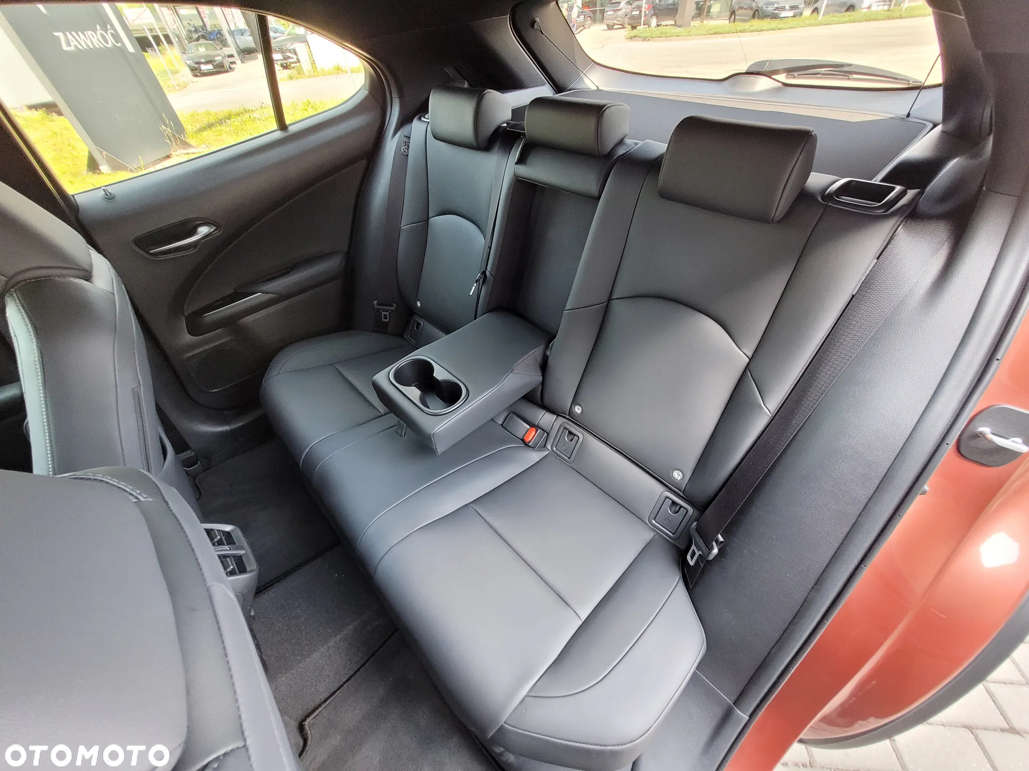 Lexus UX 300h F Sport Design - 14