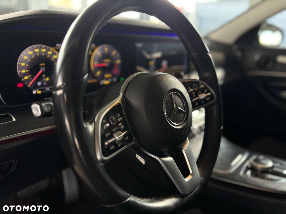 Mercedes-Benz Klasa E 220 d 4-Matic Avantgarde - 27