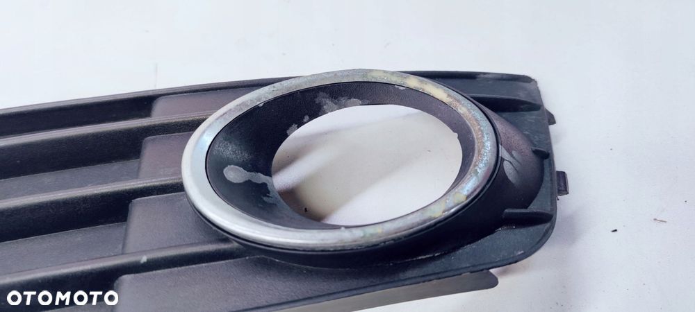 KRATKA ZDERZAKA PRAWA AUDI A4 B8 8KD807682 - 2