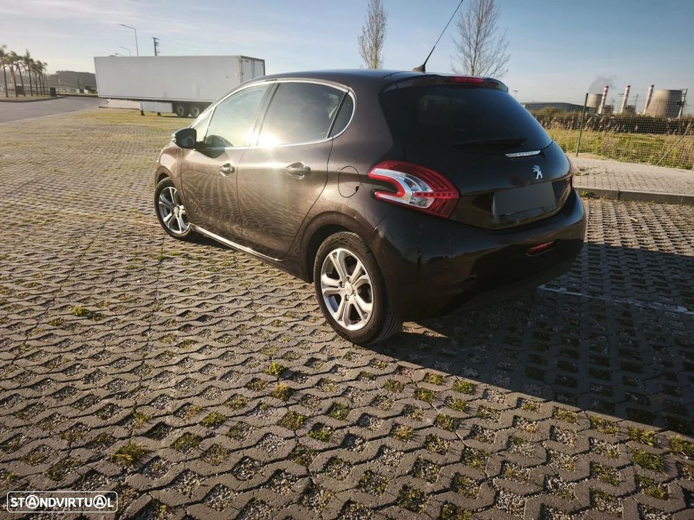 Peugeot 208 1.6 e-HDi Allure - 4