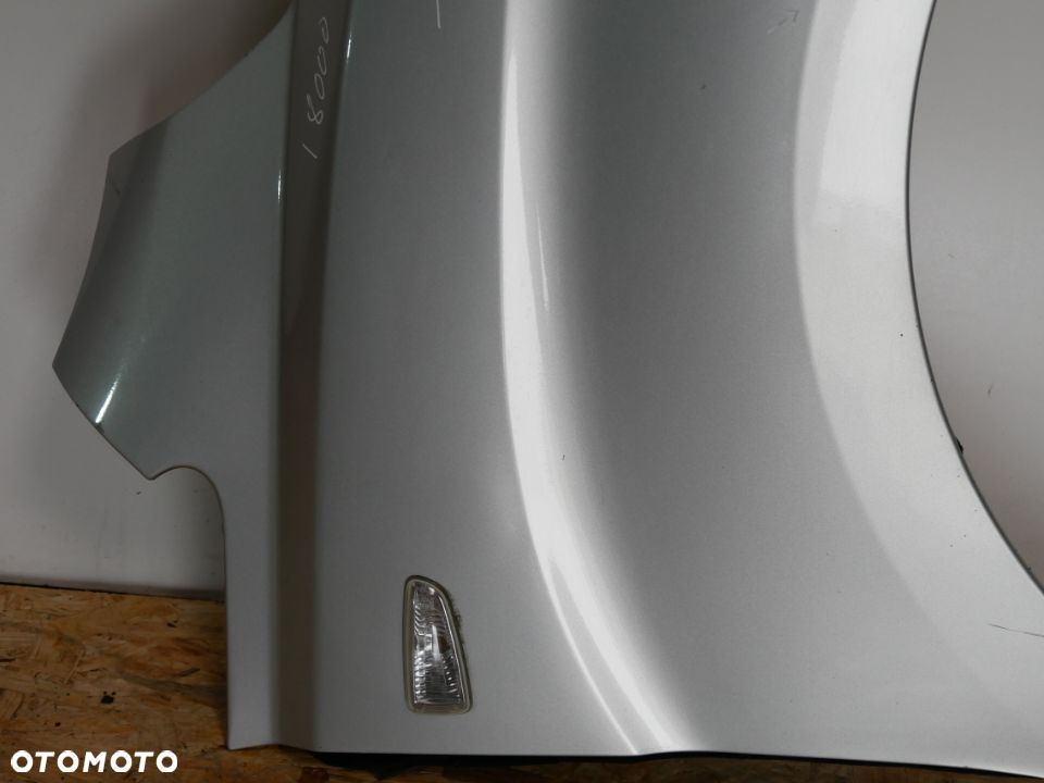 BŁOTNIK PRZEDNI PRAWY HYUNDAI H1 I800 07-15  MCL - 3