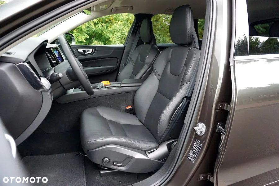 Volvo XC 60 B4 D Geartronic Momentum Pro - 20