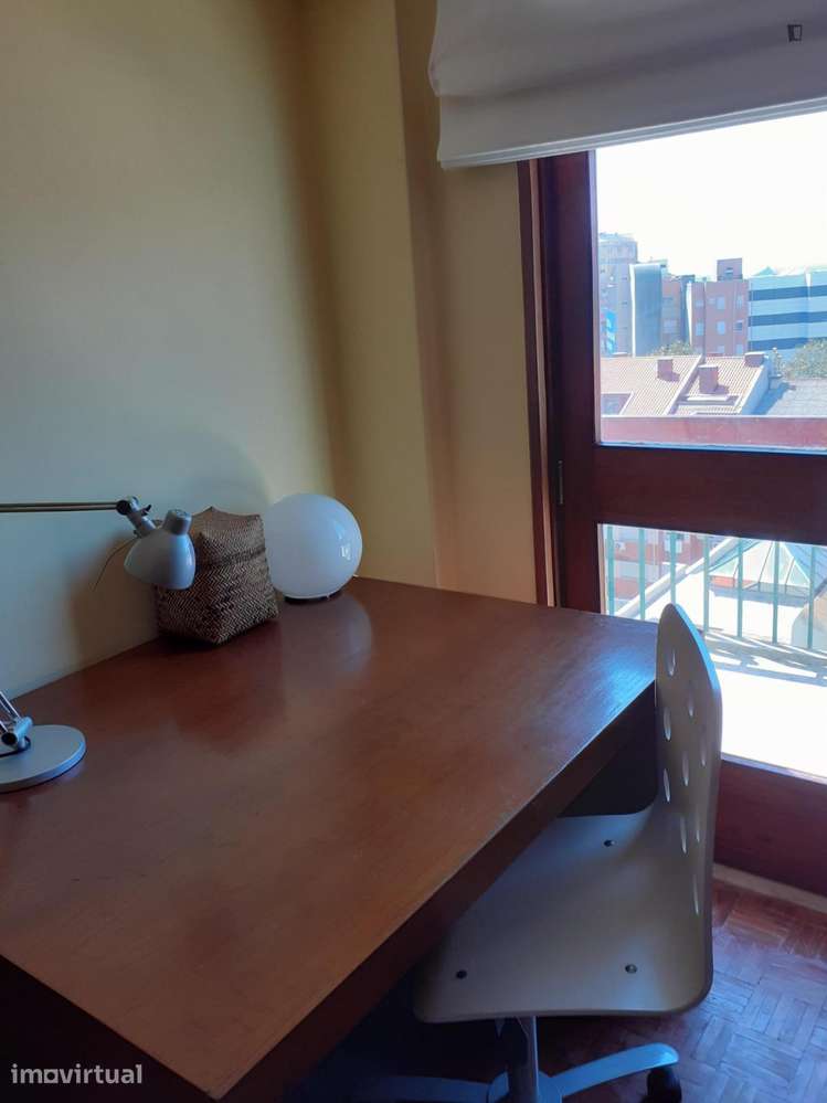 Quarto - localizado em Matosinhos Porto - Grande imagem: 2/12