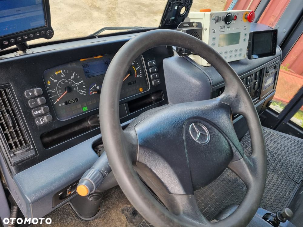 Mercedes-Benz Econic 2633 - 12
