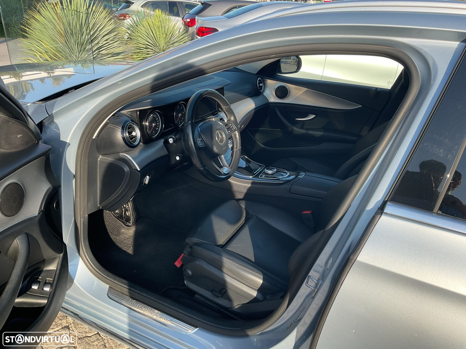 Mercedes-Benz E 220 BlueTEC Avantgarde Auto. - 23