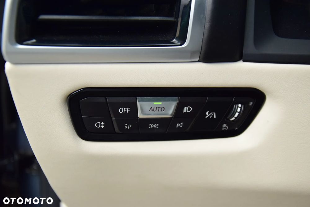 BMW Seria 8 - 29