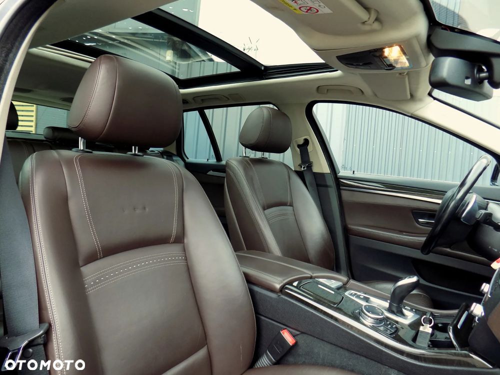 BMW Seria 5 525d Touring Sport-Aut Luxury Line - 26