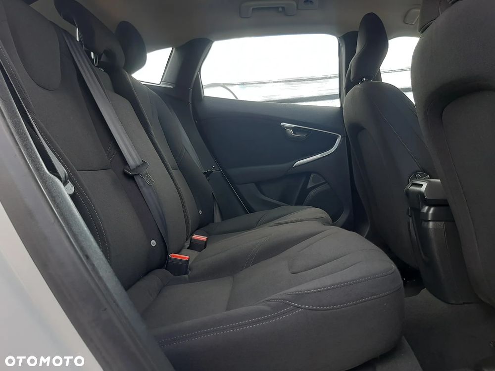 Volvo V40 D2 Momentum - 22