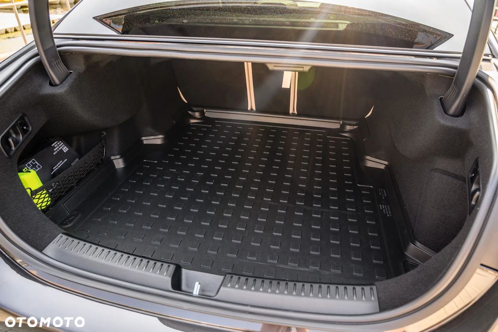 Mercedes-Benz Klasa E 200 mHEV 4-Matic AMG 9G-Tronic - 38