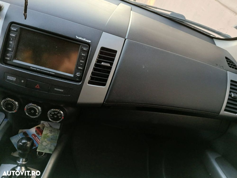 Mitsubishi Outlander 2.2 DI-D 4WD TC-SST Intense+ A05 - 3