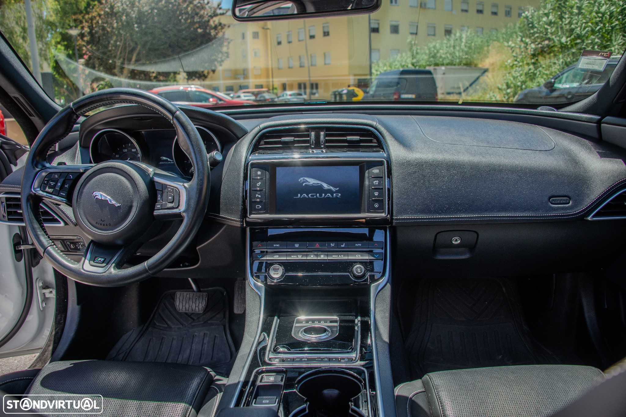 Jaguar XE 2.0 D R-Sport AWD Aut. - 33