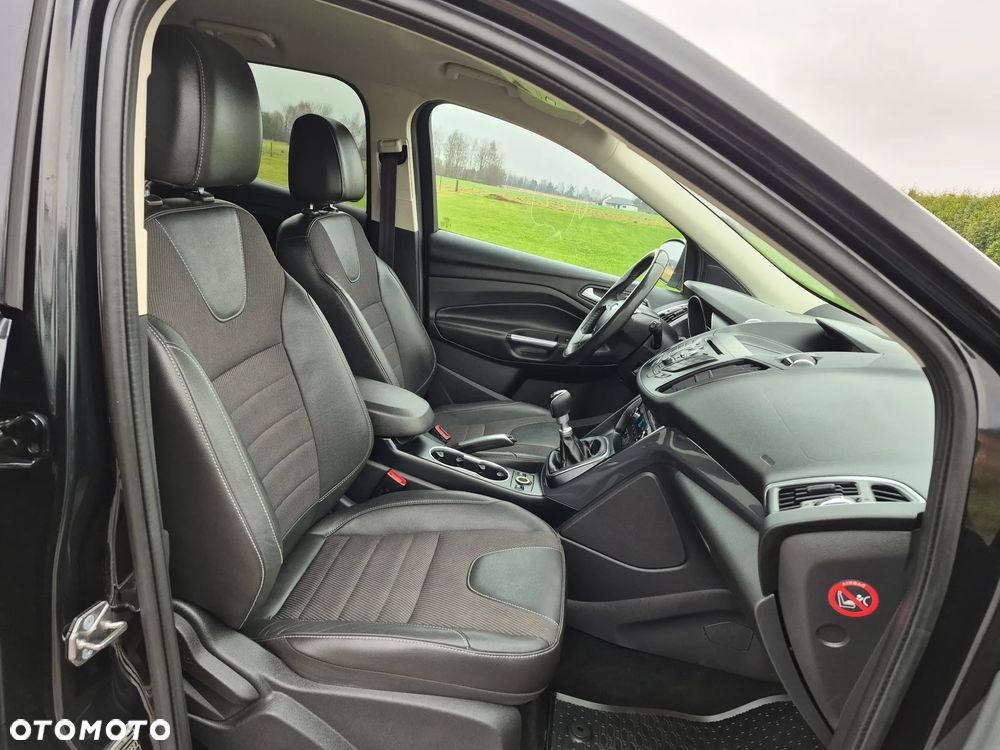 Ford Kuga 2.0 TDCi 2x4 Titanium - 17