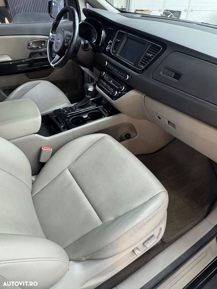 Kia Carnival - 6