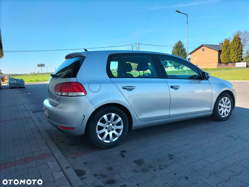 Volkswagen Golf 1.6 TDI DPF BlueMotion - 25