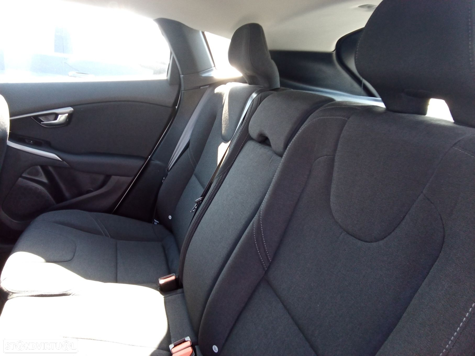 Volvo V40 2.0 D2 Momentum - 23
