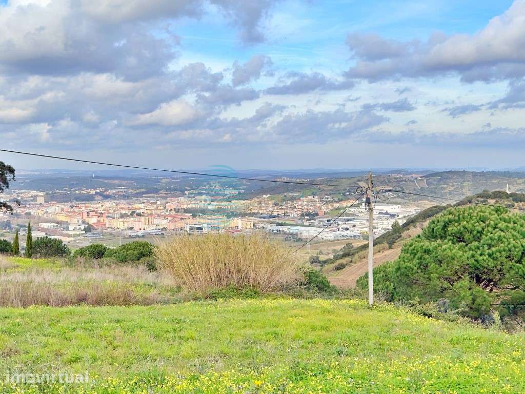 Terreno urbano com a melhor vista sobre a cidade de Torres Vedras - Grande imagem: 5/23