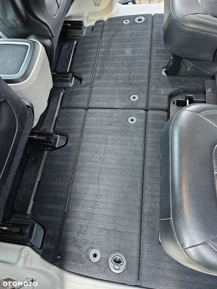 Chrysler Pacifica - 28
