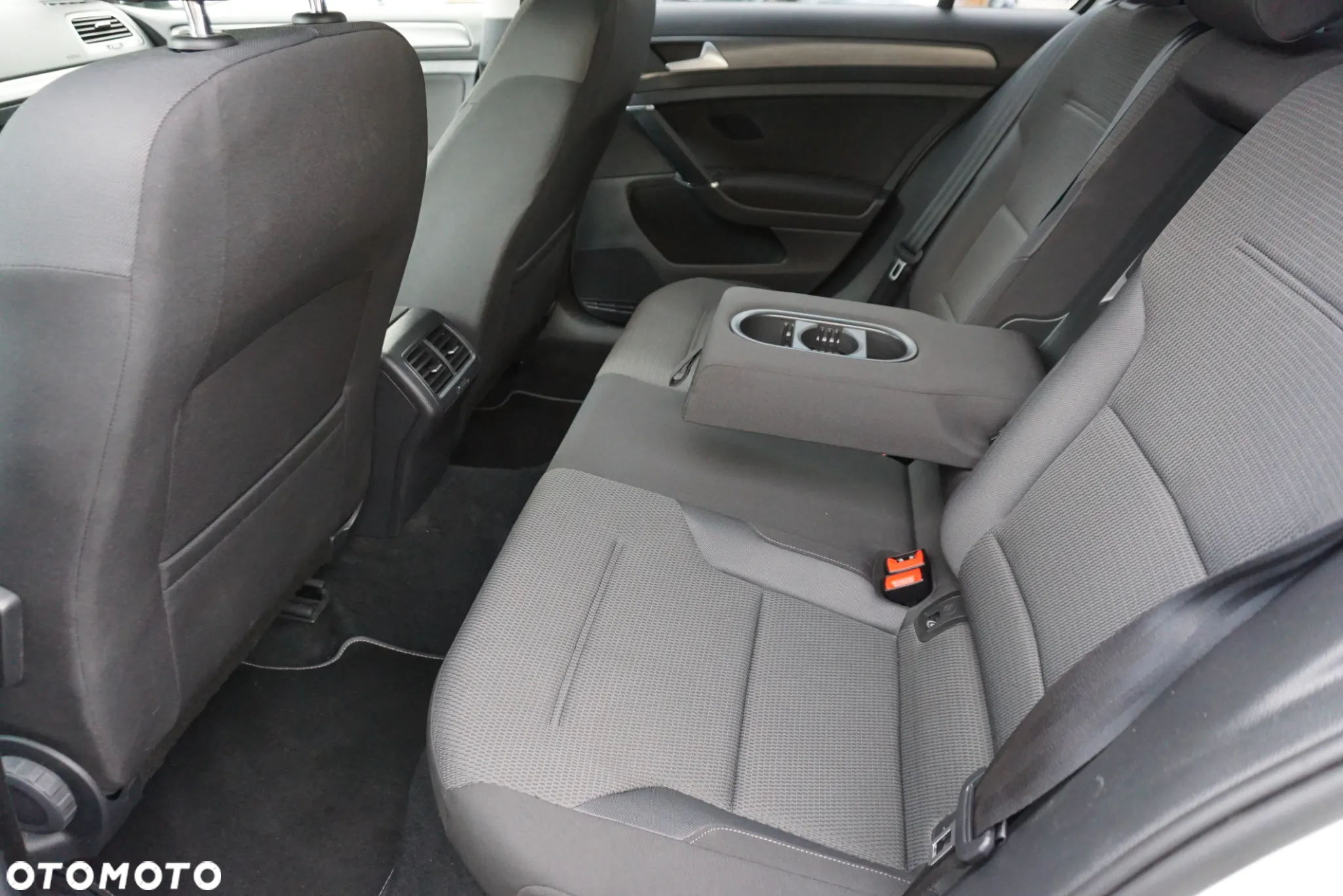 Volkswagen Golf 1.6 TDI SCR Comfortline - 11