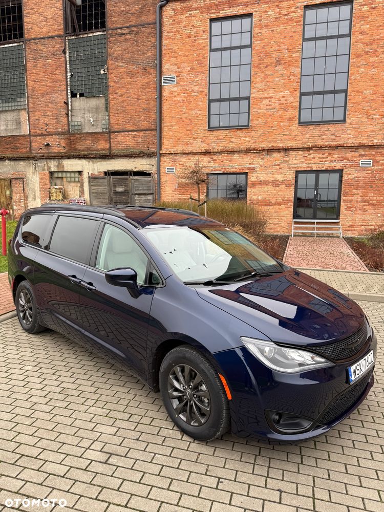 Chrysler Pacifica - 17