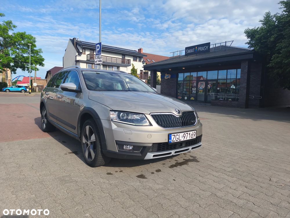 Skoda Octavia Scout 2.0 TDI 4x4 DSG - 2
