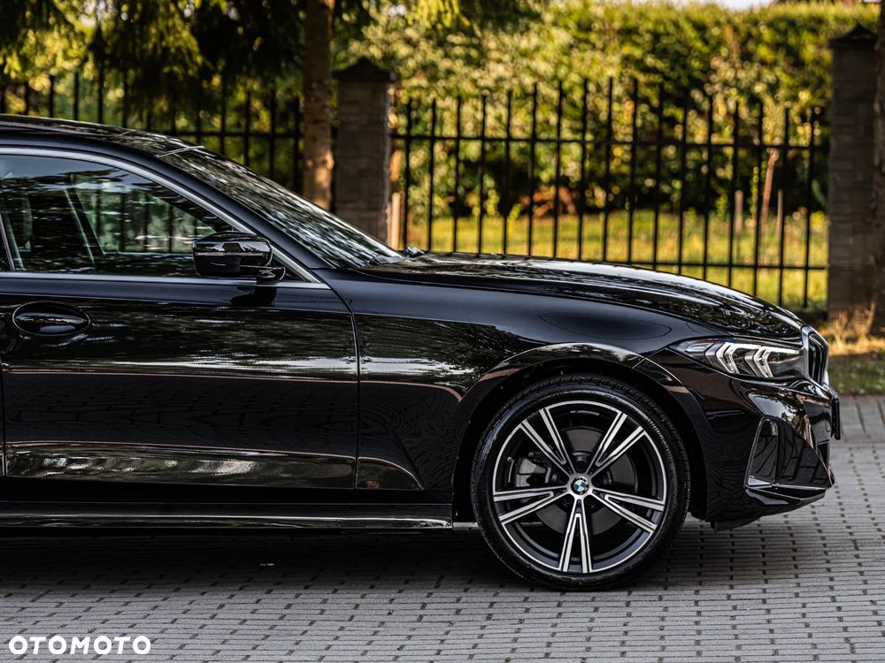 BMW Seria 3 330i xDrive M Sport - 19