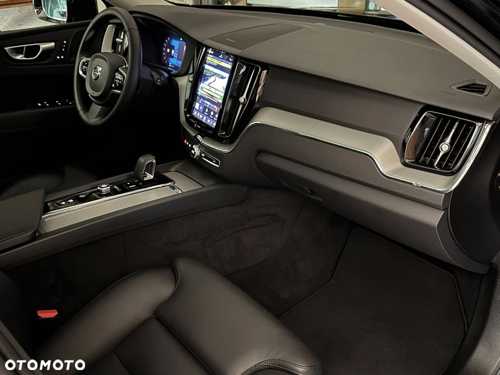Volvo XC 60 B4 D AWD Ultimate Dark - 22
