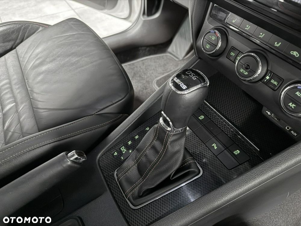 Skoda Octavia 2.0 TDI RS DSG - 23