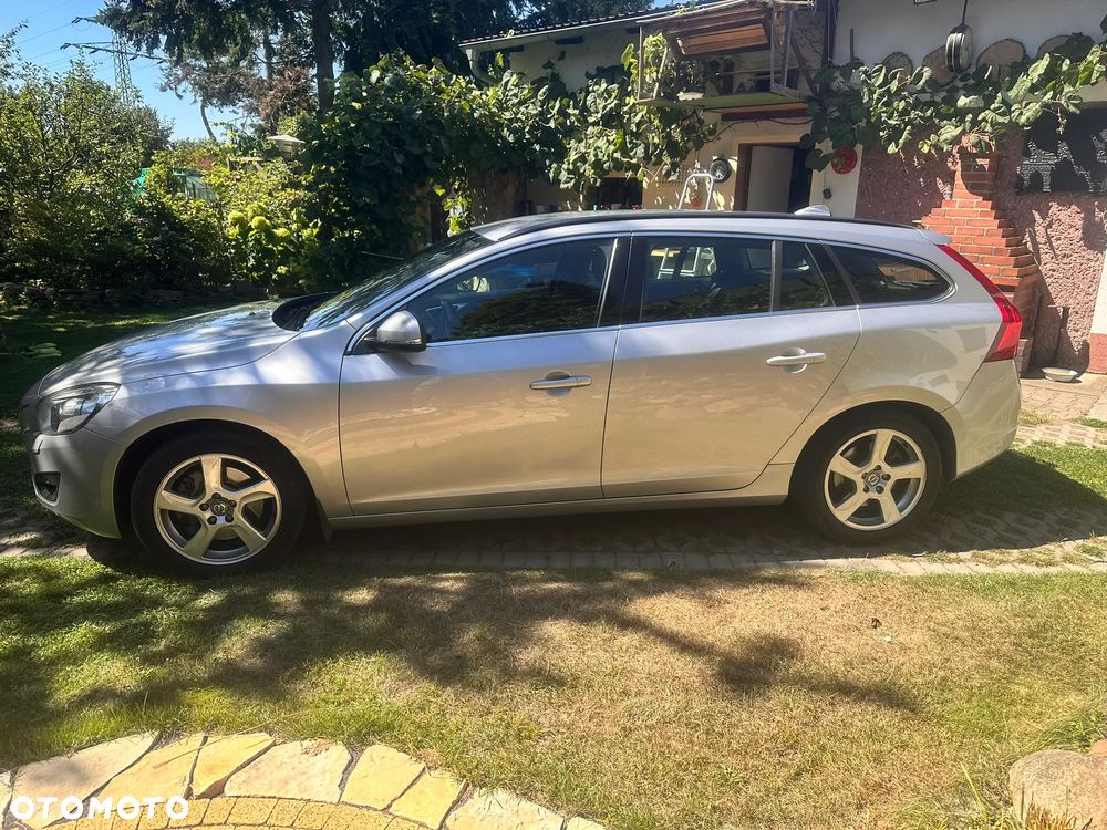 Volvo V60 D5 Geartronic Momentum - 1