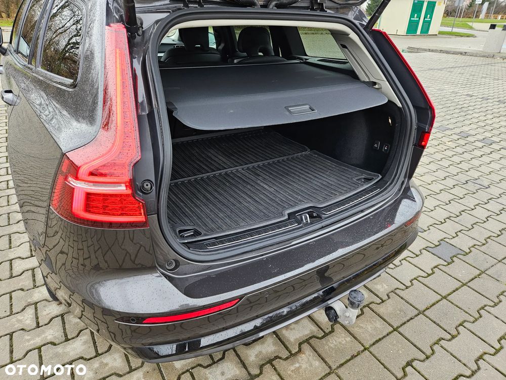 Volvo V60 B4 B Plus Dark - 12