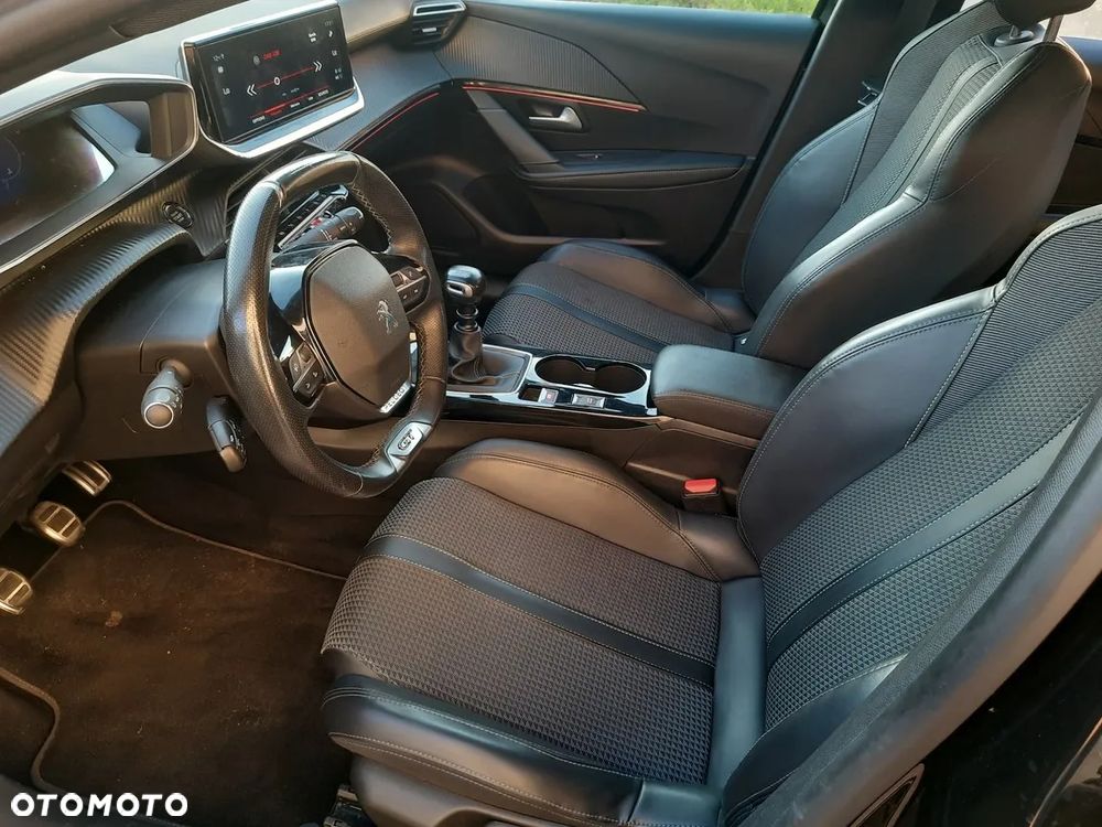 Peugeot 208 PureTech 100 GT - 23