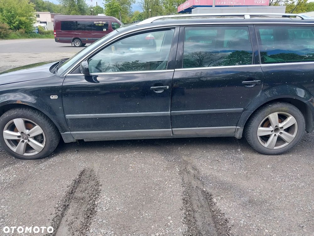 Volkswagen Passat B5 FL Lift silnik 1.9 AVF AWX 130 KM skrzynia biegów ARK drzwi prawe lewe przód tył LU41 LV41 turbosprężarka dwumasa pompowtrysk alternator szyba kompresor klimatyzacji szyba zamek schowek sterownik silnika stacyjka mcperson amortyzator belka sanki miska głowica zawór N75 podciśnienia NA CZĘŚCI WSZYSTKIE CZĘŚCI - 12