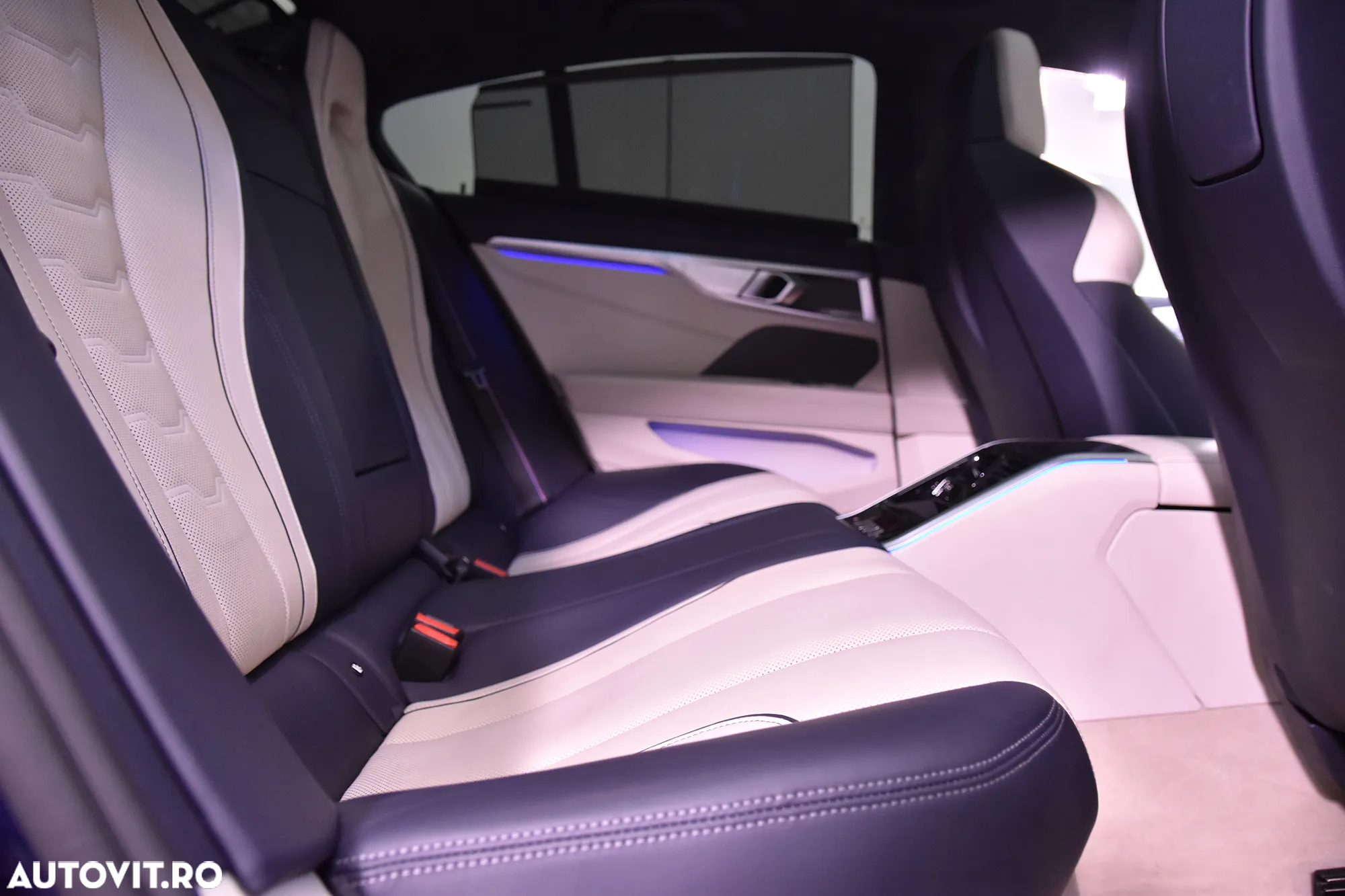BMW M8 M850i xDrive AT - 12