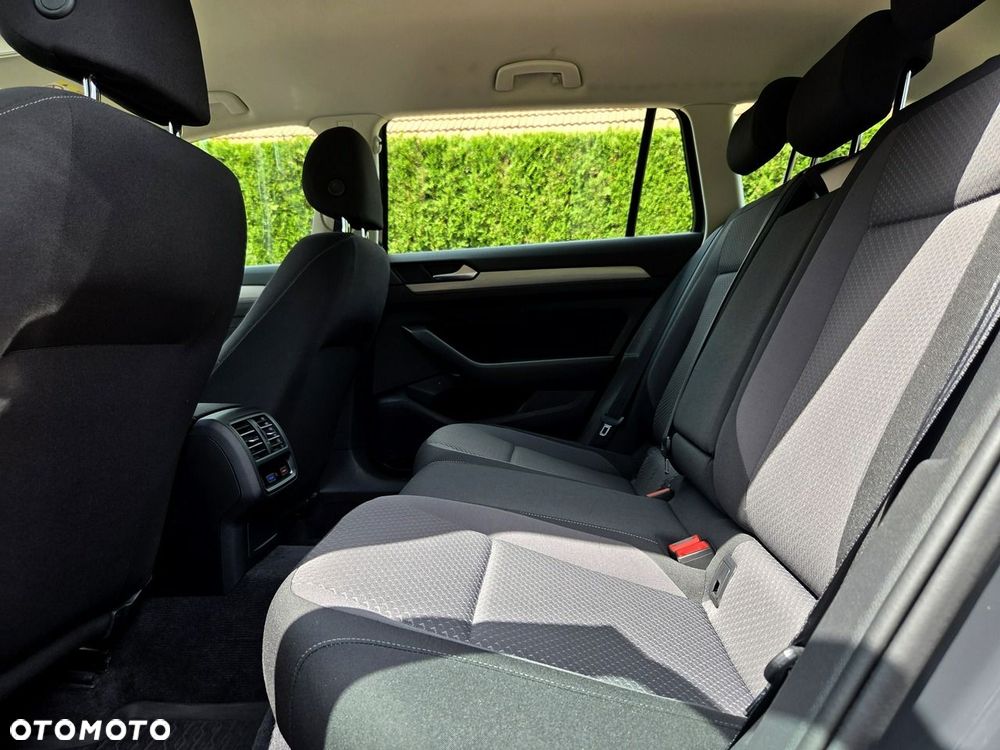 Volkswagen Passat Variant 2.0 TDI SCR Trendline - 12
