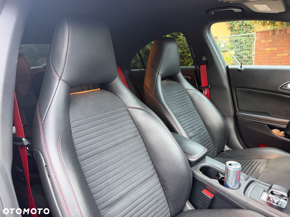 Mercedes-Benz CLA 45 AMG 4Matic 7G-DCT - 33