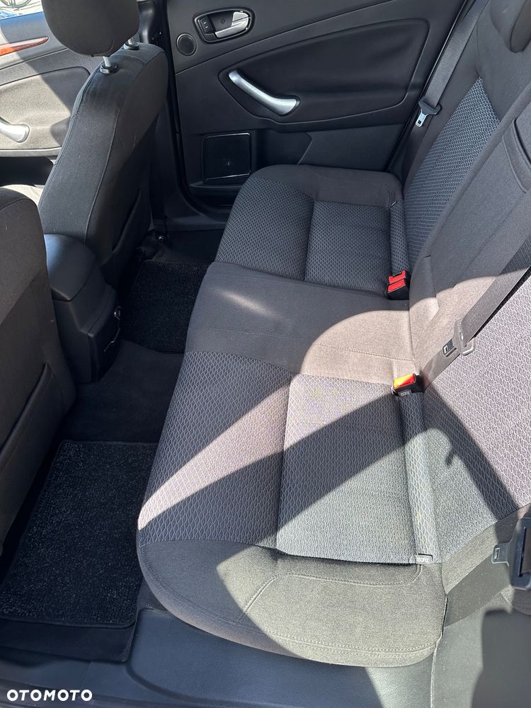 Ford Mondeo 2.0 Ghia X - 11