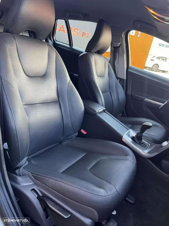 Volvo V60 2.0 D2 Momentum Drive - 9